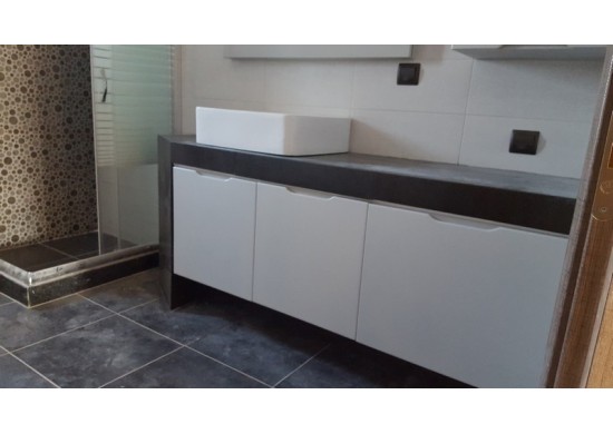 ΕΠΙΠΛΟ ΜΠΑΝΙΟΥ