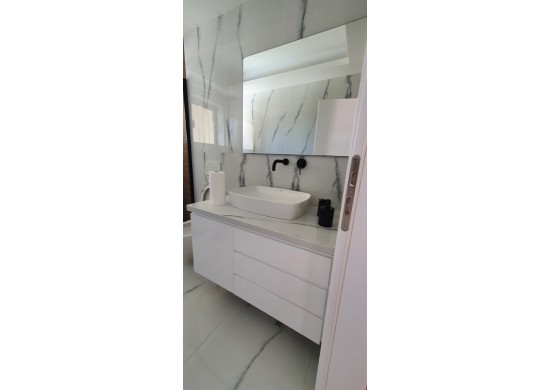 ΕΠΙΠΛΟ ΜΠΑΝΙΟΥ