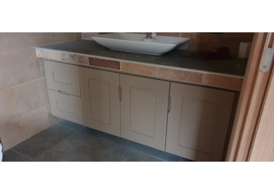 ΕΠΙΠΛΟ ΜΠΑΝΙΟΥ