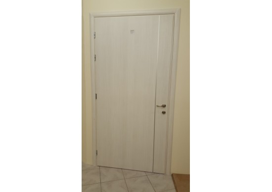 ΜΕΣΟΠΟΡΤΕΣ LAMINATE ΜΕ INOX ΛΕΠΤΟΜΕΡΕΙΕΣ