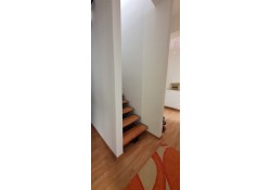 ΕΠΕΝΔΥΣΗ ΜΕΤΑΛΛΙΚΗΣ ΣΚΑΛΑΣ ΜΕ ΞΥΛΙΝΑ ΠΑΤΗΜΑΤΑ